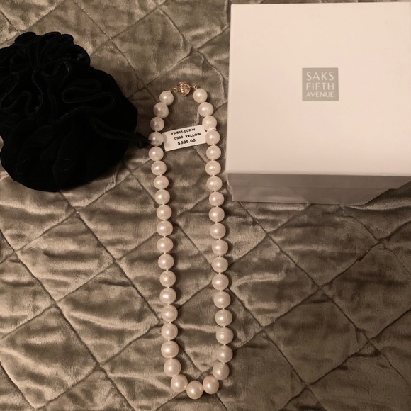 Saks Fifth Avenue Jewelry - Saks Fifth Avenue Pearl Necklace. Never Worn!
